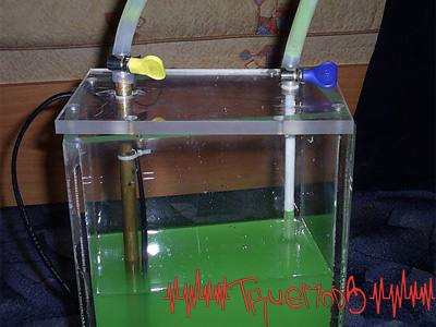 Корпус внешней системы водяного охлаждения с зеленой жидкостью